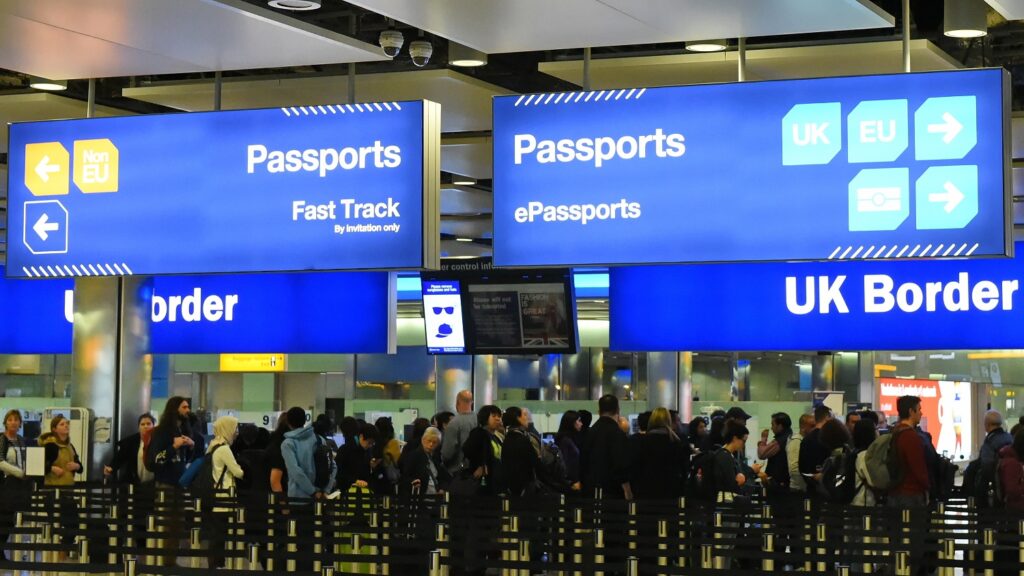 3 tips for faster travel through the UK border